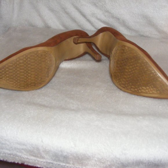 BROWN SUEDE POINTY TOE HEELS - Picture 5 of 9